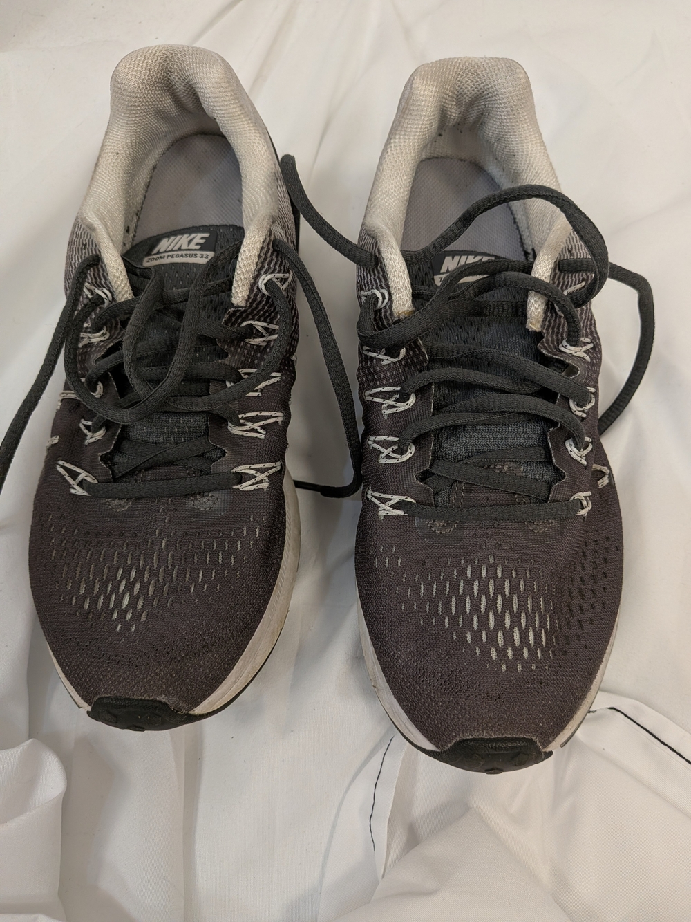 Nike Men’s Black/Gray Running Shoes